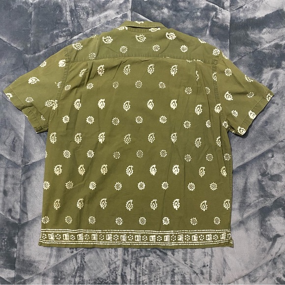 abercrombie & fitch patterned green button down - Picture 2 of 4